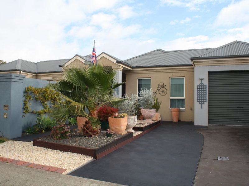 1/12B Balmoral Crescent, Bairnsdale VIC 3875