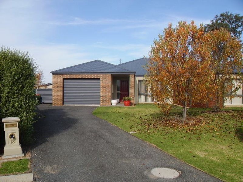 13A Barton Place, Bairnsdale VIC 3875