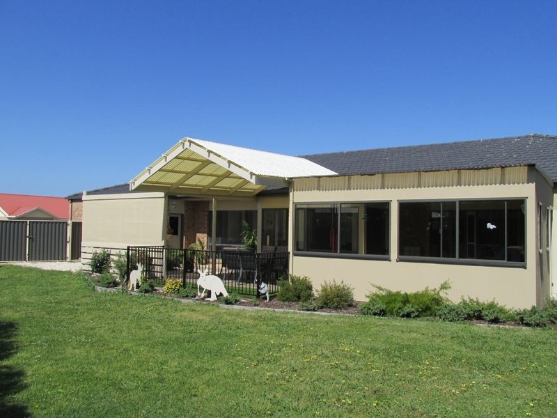 24 Deakin Avenue, Bairnsdale VIC 3875