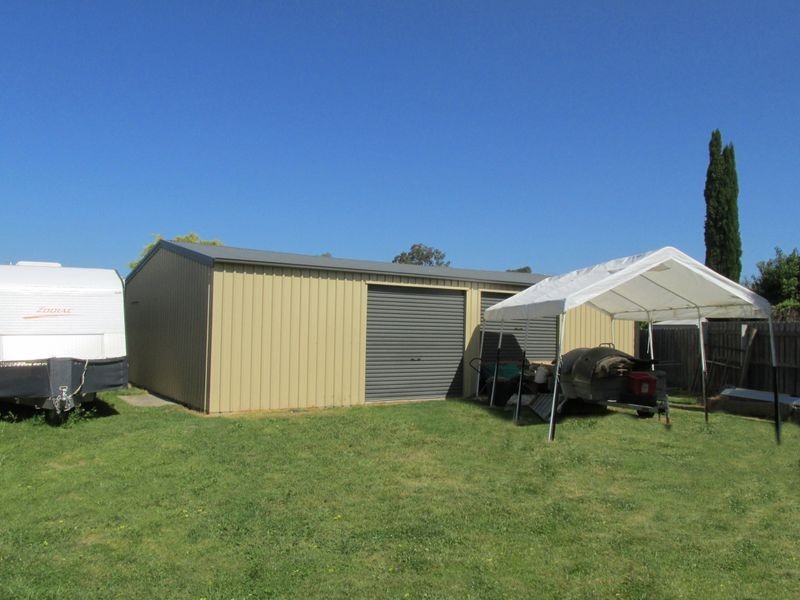 24 Deakin Avenue, Bairnsdale VIC 3875