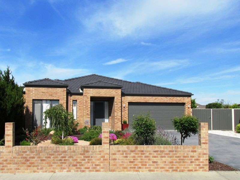 24 Deakin Avenue, Bairnsdale VIC 3875