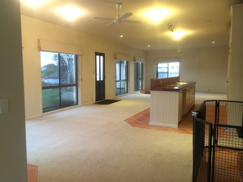 9 The Grange, Bairnsdale VIC 3875