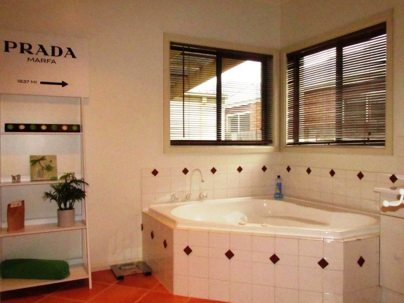 9 The Grange, Bairnsdale VIC 3875