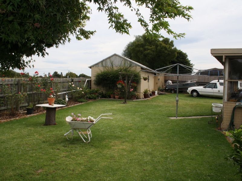 8 Moon Court, Bairnsdale VIC 3875