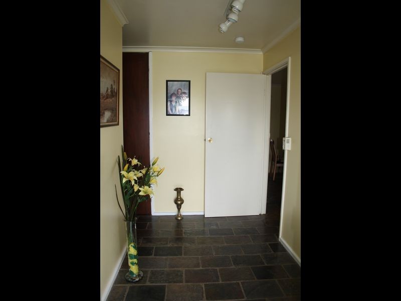 8 Moon Court, Bairnsdale VIC 3875