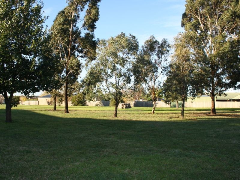 26 Balmoral Crescent, Bairnsdale VIC 3875