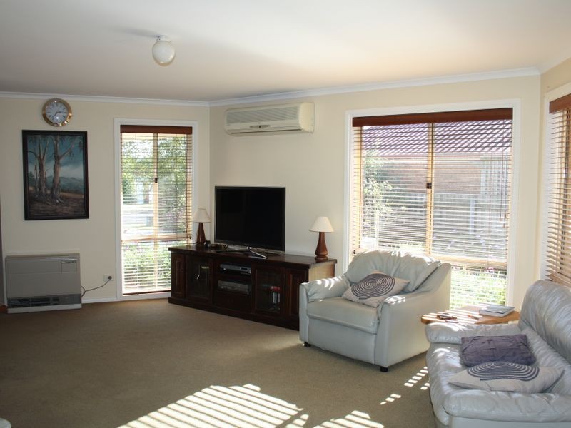 38 Balmoral Crescent, Bairnsdale VIC 3875