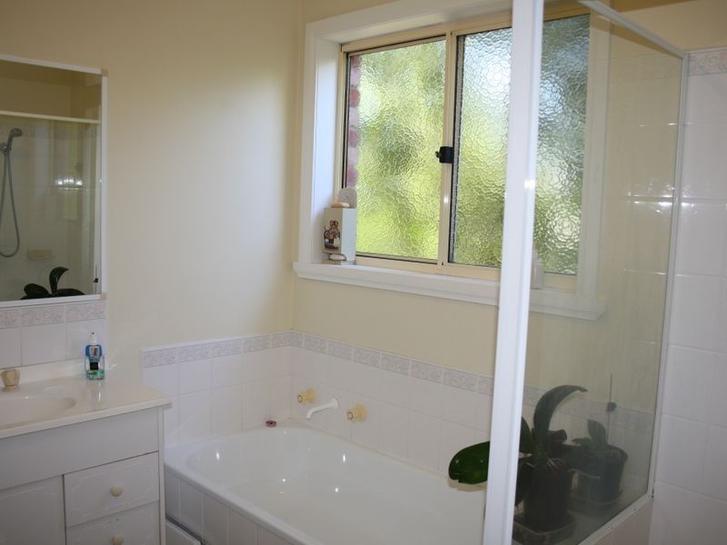 38 Balmoral Crescent, Bairnsdale VIC 3875