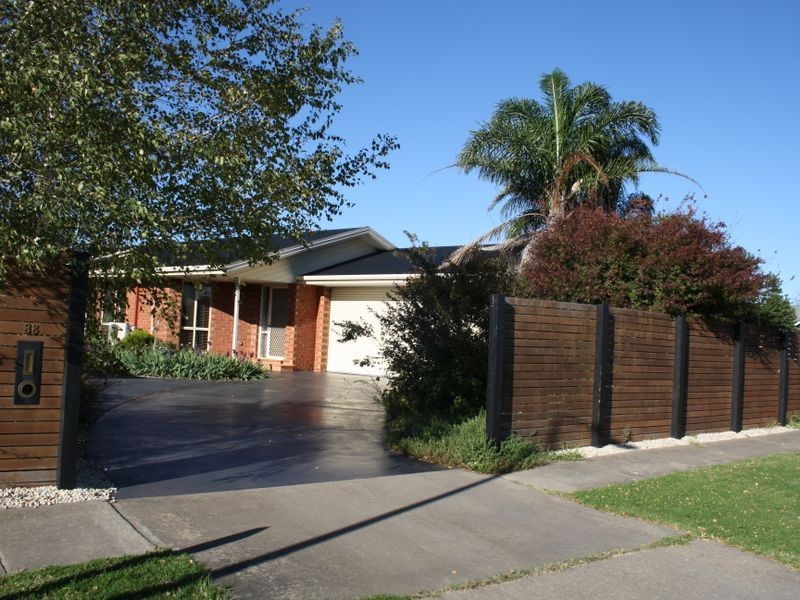 38 Balmoral Crescent, Bairnsdale VIC 3875