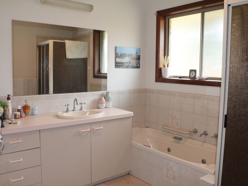 11 Mitchell Views, Wy Yung VIC 3875
