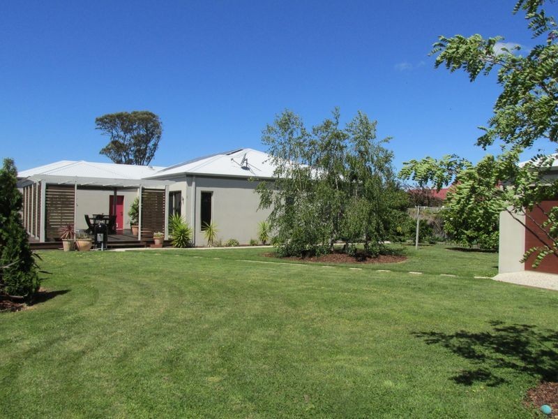 22 Kooralbyn Court, Bairnsdale VIC 3875