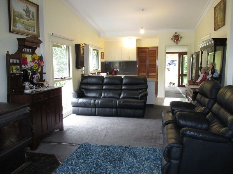 10 Great Alpine Road, Lucknow VIC 3875