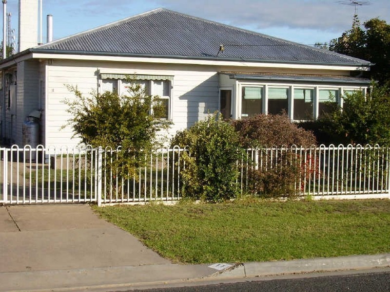 11 Pinnock Street, Bairnsdale VIC 3875
