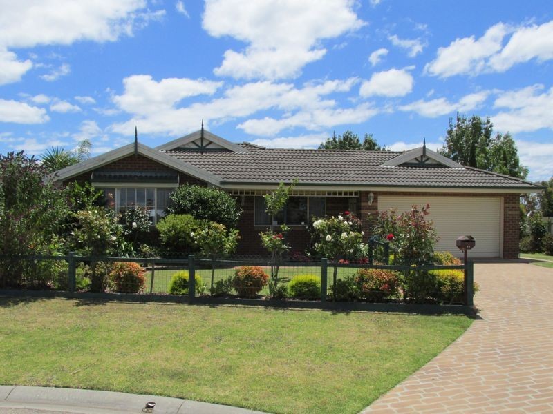 25 Charlton Place, Bairnsdale VIC 3875