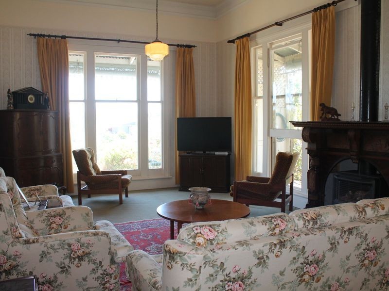 16 Robb Street, Bairnsdale VIC 3875