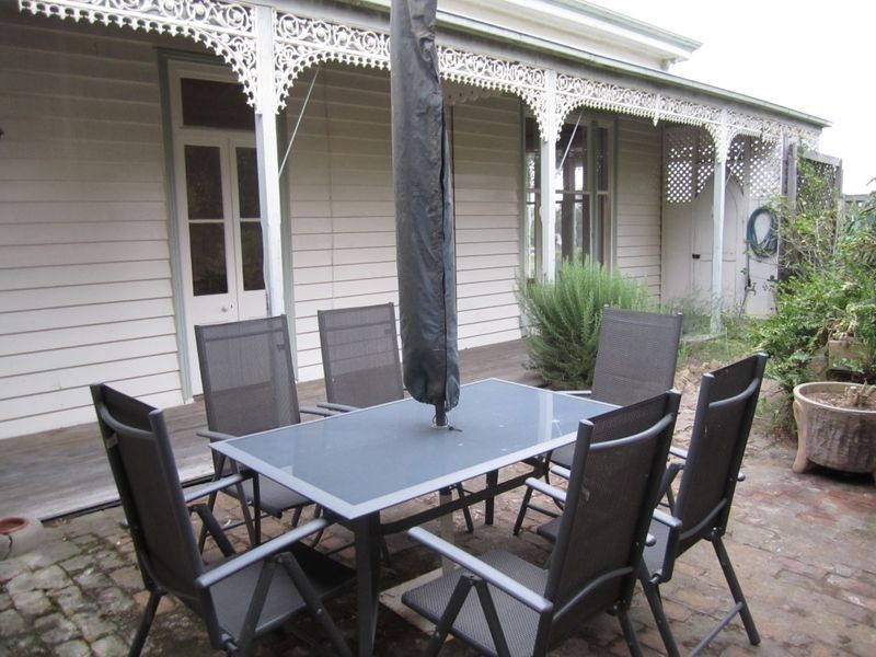 16 Robb Street, Bairnsdale VIC 3875