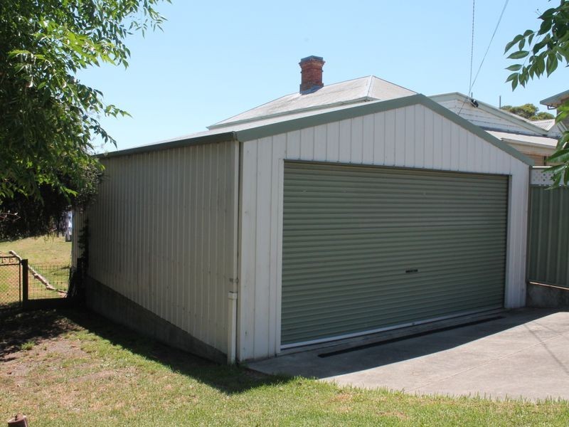 16 Robb Street, Bairnsdale VIC 3875