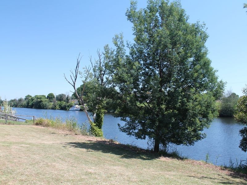 16 Robb Street, Bairnsdale VIC 3875