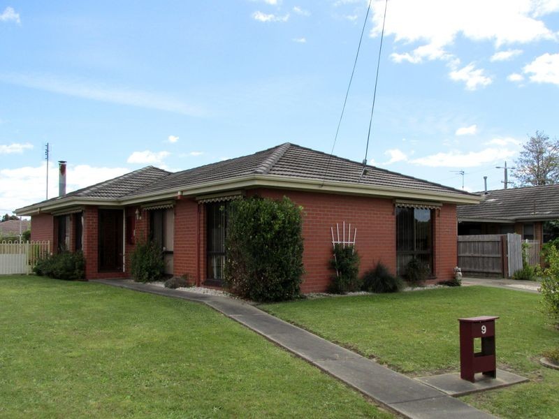 9 Bell Crt, Bairnsdale VIC 3875