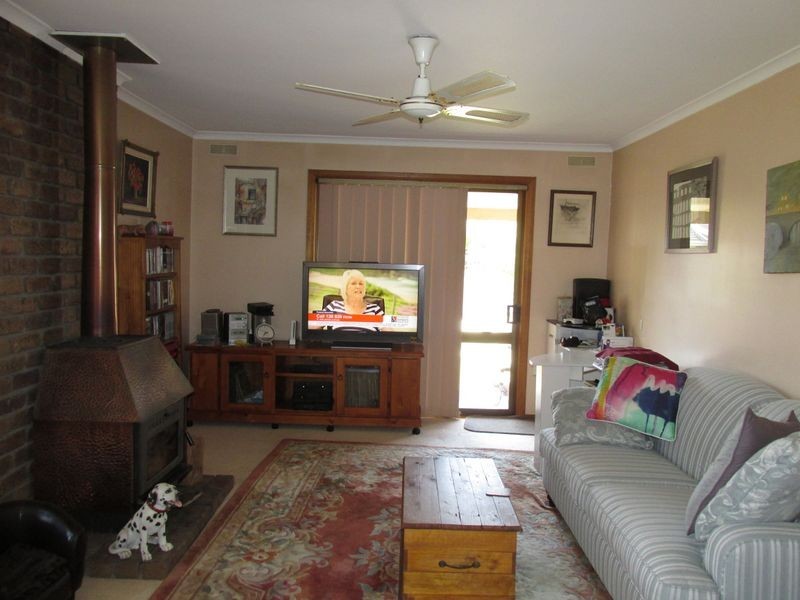 9 Bell Crt, Bairnsdale VIC 3875