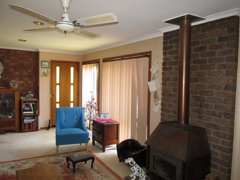 9 Bell Crt, Bairnsdale VIC 3875