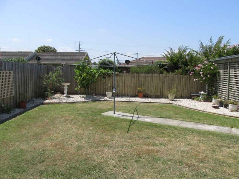 9 Bell Crt, Bairnsdale VIC 3875