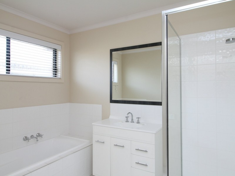 Unit 1/11 Georgia Crt, Bairnsdale VIC 3875