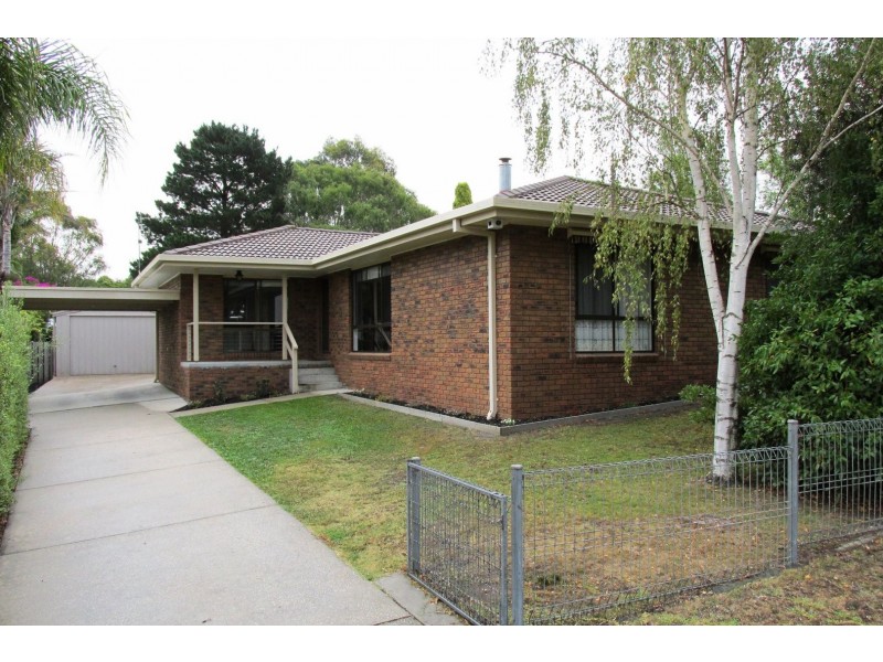 18 Dwyer Street, Wy Yung VIC 3875