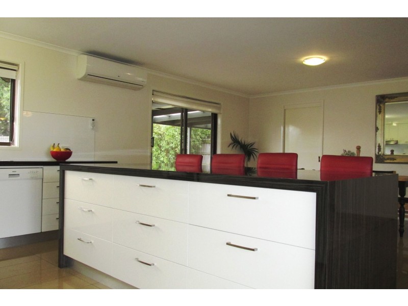 18 Dwyer Street, Wy Yung VIC 3875