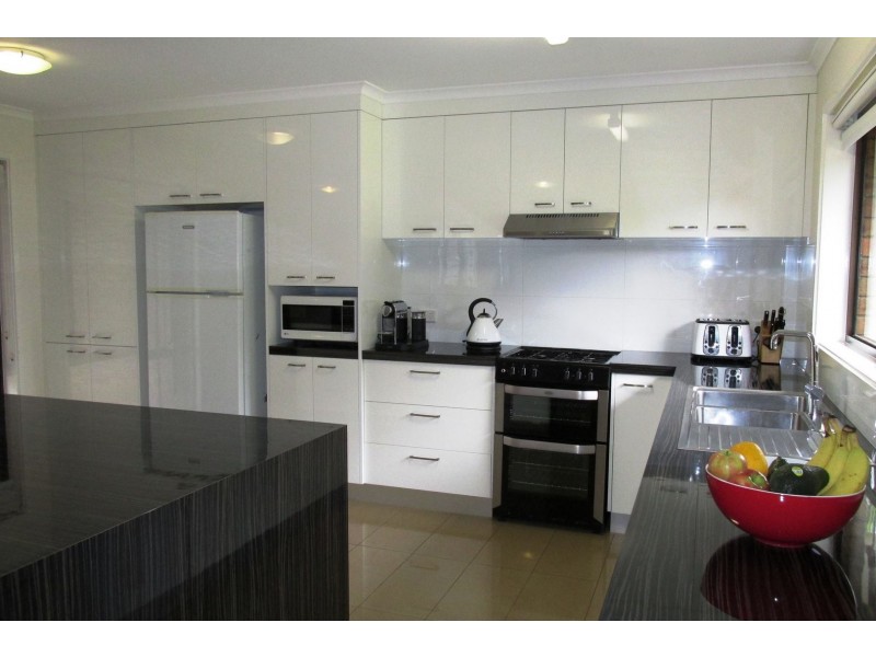 18 Dwyer Street, Wy Yung VIC 3875