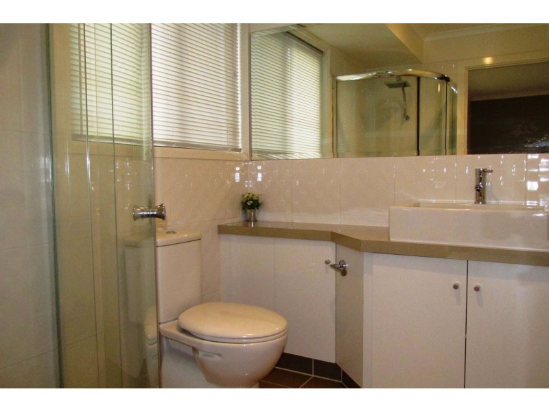 18 Dwyer Street, Wy Yung VIC 3875