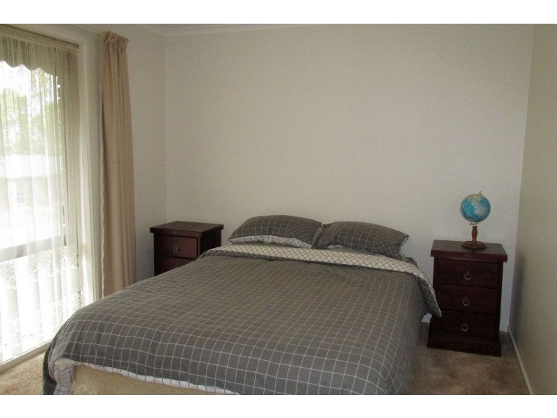 18 Dwyer Street, Wy Yung VIC 3875