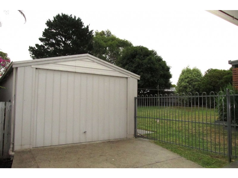 18 Dwyer Street, Wy Yung VIC 3875