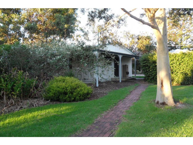 64 Robertsons Road, Kalimna West VIC 3909