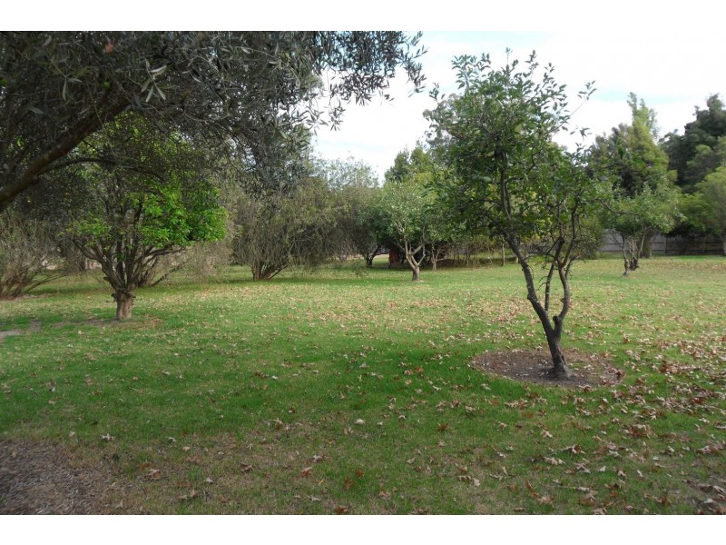 64 Robertsons Road, Kalimna West VIC 3909