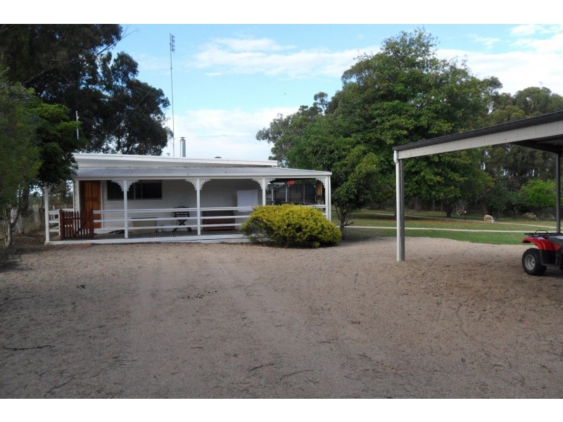 64 Robertsons Road, Kalimna West VIC 3909