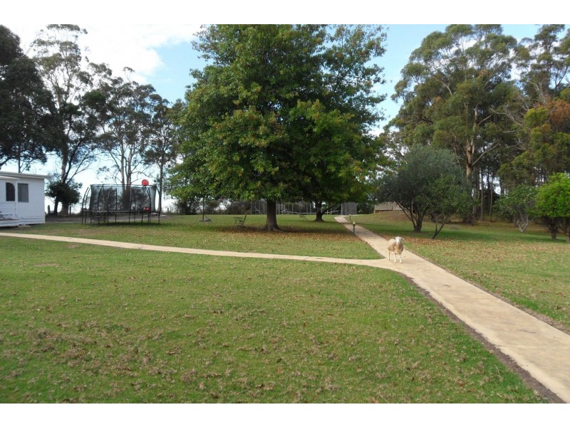 64 Robertsons Road, Kalimna West VIC 3909