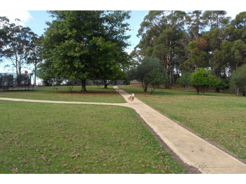 64 Robertsons Road, Kalimna West VIC 3909