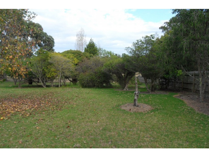 64 Robertsons Road, Kalimna West VIC 3909