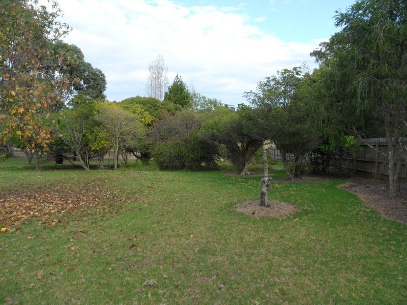 64 Robertsons Road, Kalimna West VIC 3909