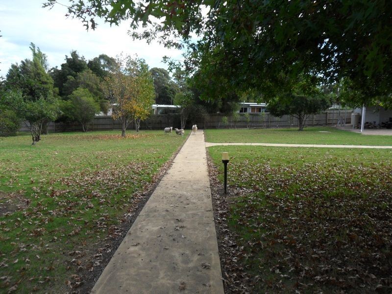 64 Robertsons Road, Kalimna West VIC 3909