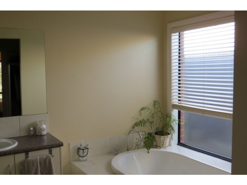 16 Mistana Court, Eastwood VIC 3875