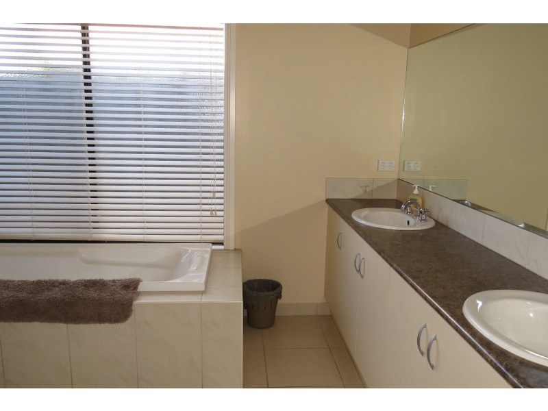 16 Mistana Court, Eastwood VIC 3875