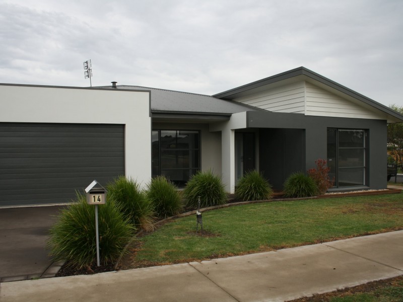 14 Shannon Boulevarde, Bairnsdale VIC 3875