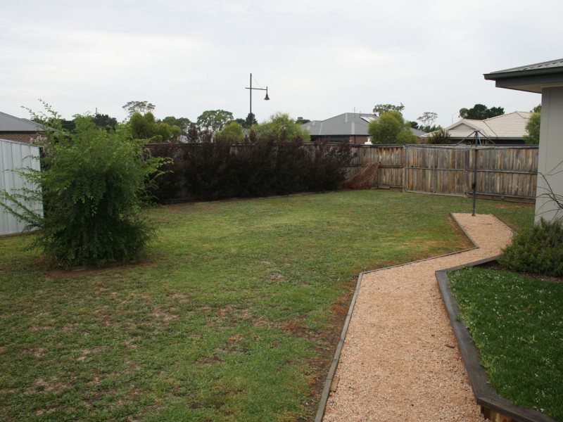 14 Shannon Boulevarde, Bairnsdale VIC 3875