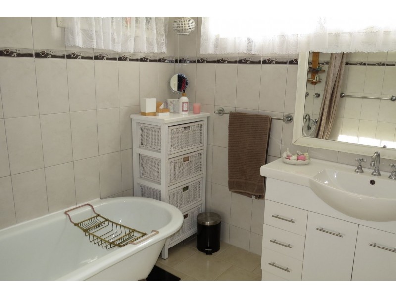 1623 Great Alpine Road, Sarsfield VIC 3875