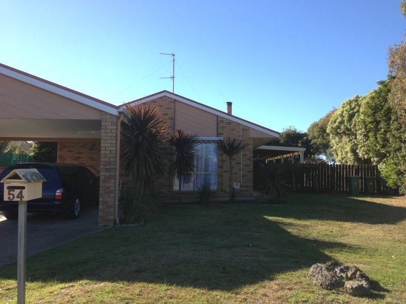 54 Balmoral Crescent, Bairnsdale VIC 3875