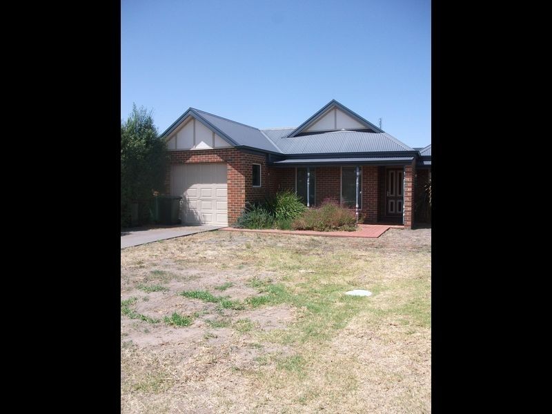 9A Barton Place, Bairnsdale VIC 3875