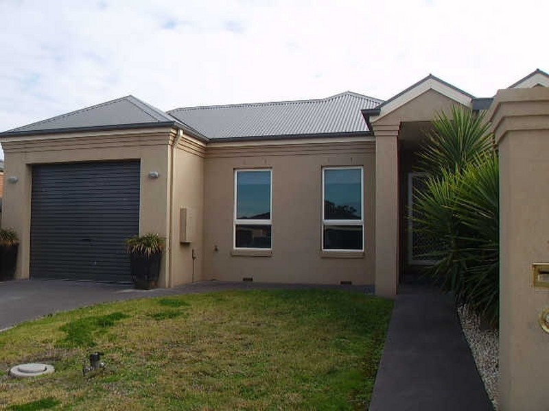 1/12B Balmoral Crescent, Bairnsdale VIC 3875