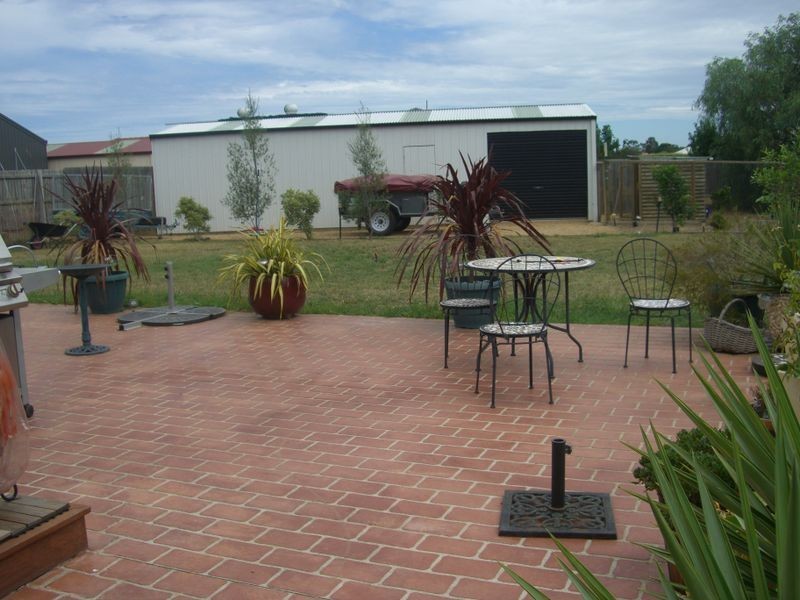 6 Gatehouse Drive, Bairnsdale VIC 3875